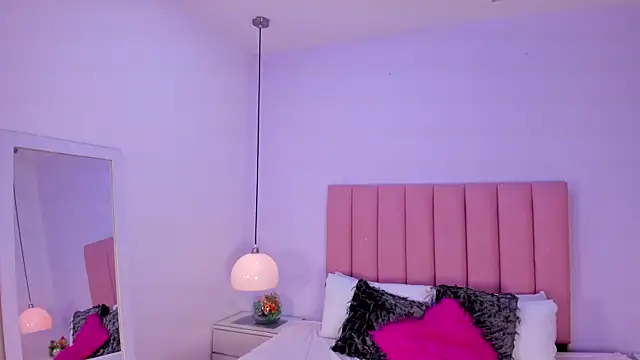 Amy Ferreira online show from 11, 11, 2025