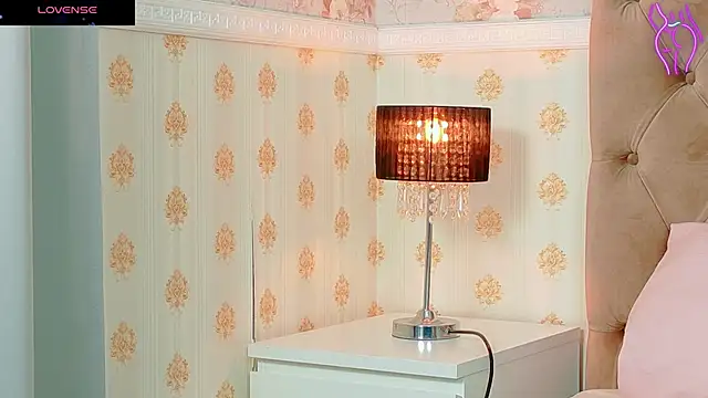 CoraVex online show from 6, 10, 2025