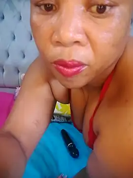 Snapshot of massive_booty25 chatting on 23, 11, 2025 massive booty25 online show from 23, 11, 2025