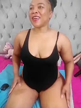 Snapshot of massive_booty25 chatting on 25, 11, 2025 massive booty25 online show from 25, 11, 2025