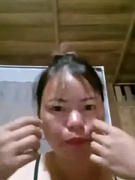 emly-xinh18 online show from 5, 10, 2025