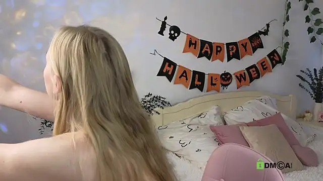 Snapshot of hey_Olivia chatting on 19, 10, 2025 hey Olivia online show from 19, 10, 2025