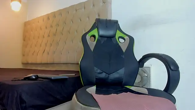 Snapshot of Naomis_35 chatting on 6, 2, 2026 Naomis 35 online show from 6, 2, 2026