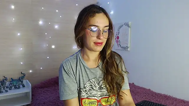 Snapshot of kat_desiree chatting on 13, 10, 2025 kat desiree online show from 13, 10, 2025