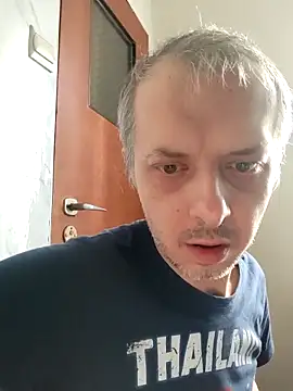 szajbusek41 online show from 4, 3, 2026