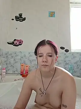 Hot SkinnyGirl online show from 8, 6, 2026