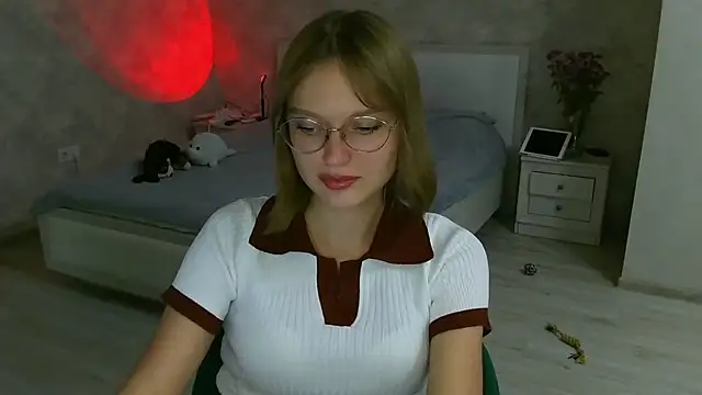 Snapshot of Miss_Diamond_Maria chatting on 8, 10, 2025 Miss Diamond Maria online show from 8, 10, 2025