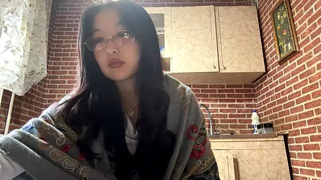 Snapshot of EmmaLeexth chatting on 7, 10, 2025 EmmaLeexth online show from 7, 10, 2025