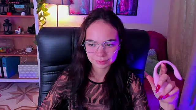 Elise Noir online show from 17, 10, 2025