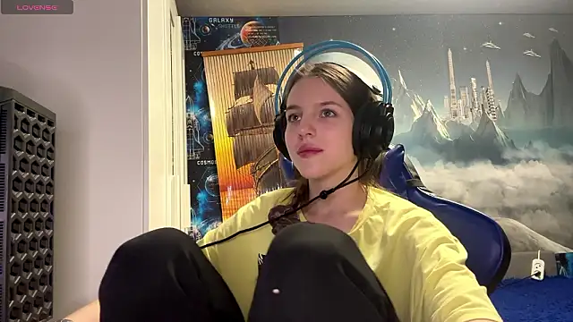 Elira Breeze online show from 13, 3, 2026