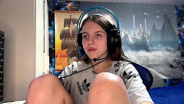 Elira Breeze online show from 16, 4, 2026