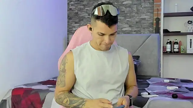 BooyHott  online show from 5, 2, 2026