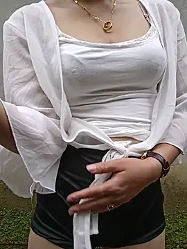 Snapshot of phuongxinhxan chatting on 18, 6, 2026 phuongxinhxan online show from 18, 6, 2026