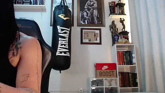 henryhadesflirt online show from 15, 4, 2026