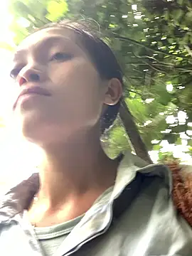 Snapshot of Halyy_xx chatting on 15, 10, 2025 Halyy xx online show from 15, 10, 2025