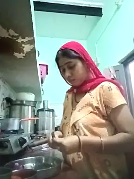 Cute-Charvii online show from 4, 4, 2026