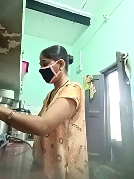 Cute-Charvii online show from 20, 4, 2026