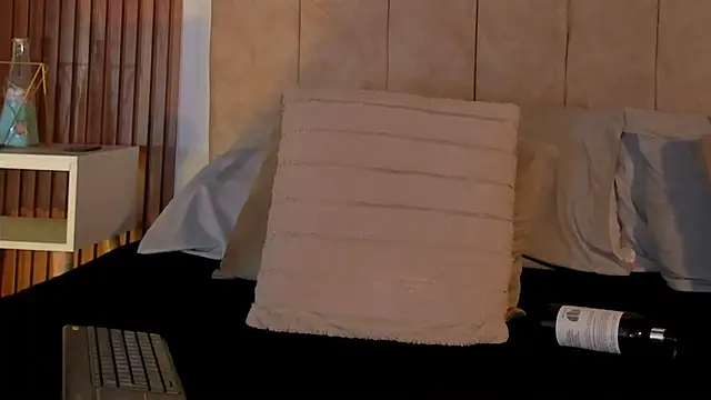 Lauraa saenz11 online show from 8, 10, 2025