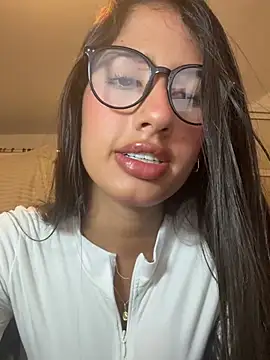 Snapshot of Julieta_Duque chatting on 1, 2, 2026 Julieta Duque online show from 1, 2, 2026