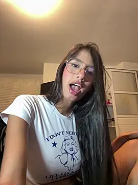 Snapshot of Julieta_Duque chatting on 2, 2, 2026 Julieta Duque online show from 2, 2, 2026