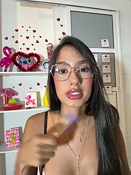 Snapshot of Julieta_Duque chatting on 8, 2, 2026 Julieta Duque online show from 8, 2, 2026