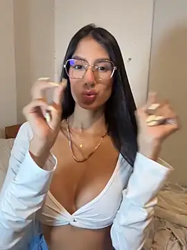 Snapshot of Julieta_Duque chatting on 19, 2, 2026 Julieta Duque online show from 19, 2, 2026