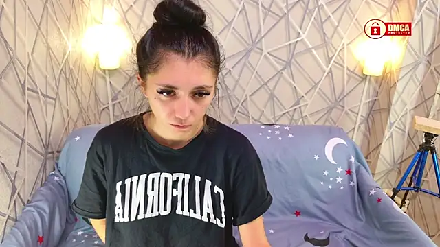 Charming LIA online show from 6, 11, 2025