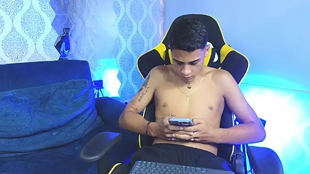 Snapshot of Twink_davidxx chatting on 22, 9, 2025 Twink davidxx online show from 22, 9, 2025