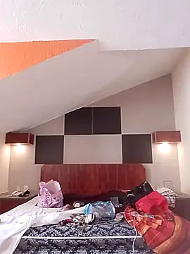 Snapshot of transreyna chatting on 1, 2, 2025 transreyna online show from 1, 2, 2025