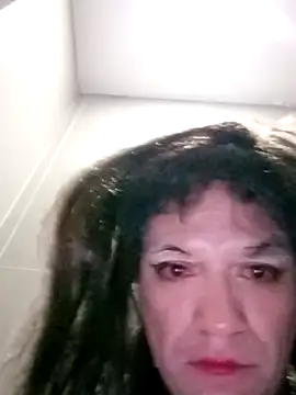 Snapshot of transreyna chatting on 2, 11, 2025 transreyna online show from 2, 11, 2025