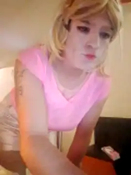 Snapshot of transreyna chatting on 12, 11, 2025 transreyna online show from 12, 11, 2025