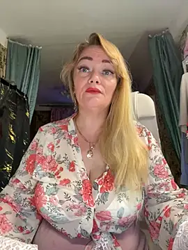 Snapshot of Sweet-blonde chatting on 9, 7, 2026 Sweet-blonde online show from 9, 7, 2026