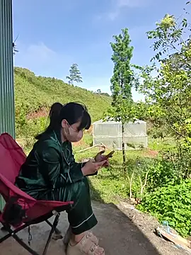 Snapshot of Helen-Tran chatting on 22, 10, 2025 Helen-Tran online show from 22, 10, 2025