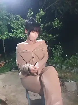 Snapshot of Helen-Tran chatting on 11, 11, 2025 Helen-Tran online show from 11, 11, 2025