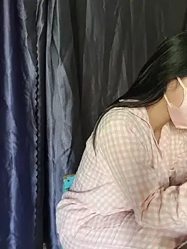 Snapshot of Helen-Tran chatting on 5, 4, 2026 Helen-Tran online show from 5, 4, 2026