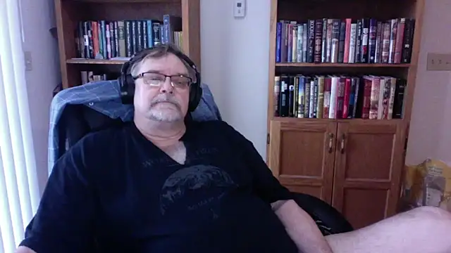 Vinyl22xh online show from 15, 4, 2026