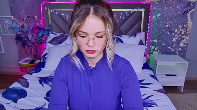 KellyHayden online show from 3, 10, 2025