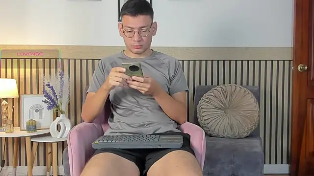 marcuswildx online show from 23, 9, 2025