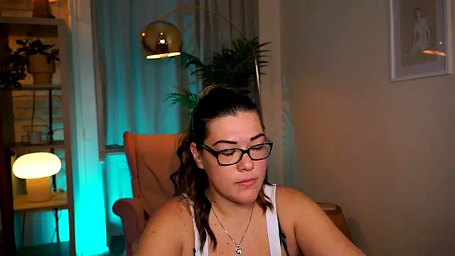 Snapshot of mrs_fllowerr chatting on 17, 12, 2025 mrs fllowerr online show from 17, 12, 2025