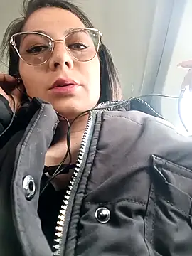 Snapshot of Mia-love-03 chatting on 29, 9, 2025 Mia-love-03 online show from 29, 9, 2025