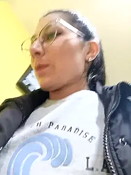 Snapshot of Mia-love-03 chatting on 7, 10, 2025 Mia-love-03 online show from 7, 10, 2025