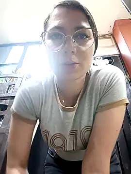 Snapshot of Mia-love-03 chatting on 17, 10, 2025 Mia-love-03 online show from 17, 10, 2025