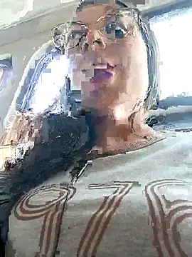 Snapshot of Mia-love-03 chatting on 22, 10, 2025 Mia-love-03 online show from 22, 10, 2025