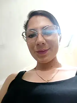 Snapshot of Mia-love-03 chatting on 23, 10, 2025 Mia-love-03 online show from 23, 10, 2025