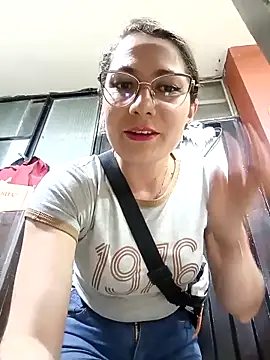 Snapshot of Mia-love-03 chatting on 24, 10, 2025 Mia-love-03 online show from 24, 10, 2025