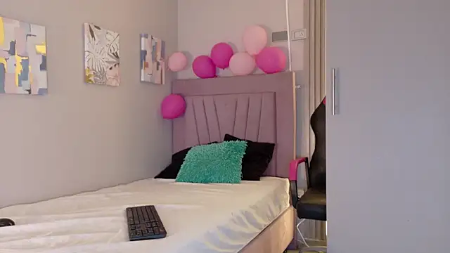 Snapshot of meli_peach1 chatting on 19, 11, 2025 meli peach1 online show from 19, 11, 2025