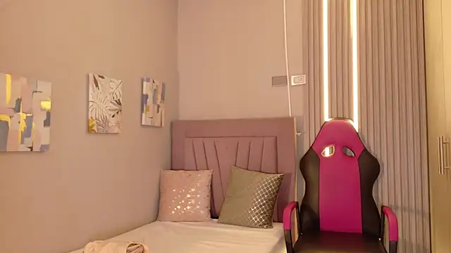 Snapshot of meli_peach1 chatting on 15, 12, 2025 meli peach1 online show from 15, 12, 2025