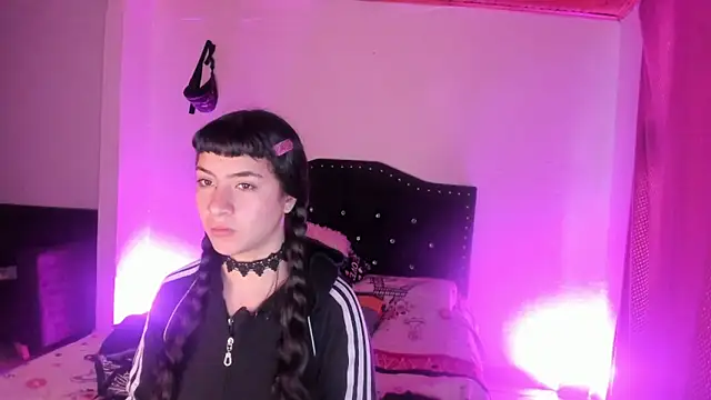 Snapshot of kitty__chs chatting on 4, 12, 2025 kitty chs online show from 4, 12, 2025