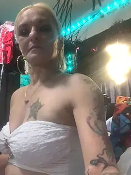 Snapshot of blondebarbiebae chatting on 28, 7, 2026 blondebarbiebae online show from 28, 7, 2026