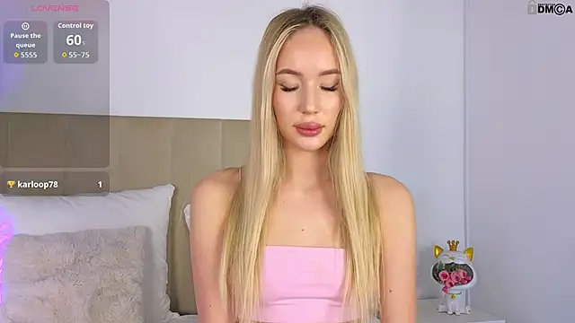 Snapshot of MaryDavies chatting on 15, 12, 2025 MaryDavies online show from 15, 12, 2025